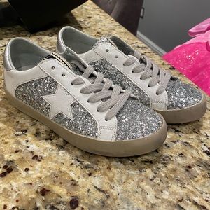 Shu Shop girls “Paris” sneaker in little kid size 1